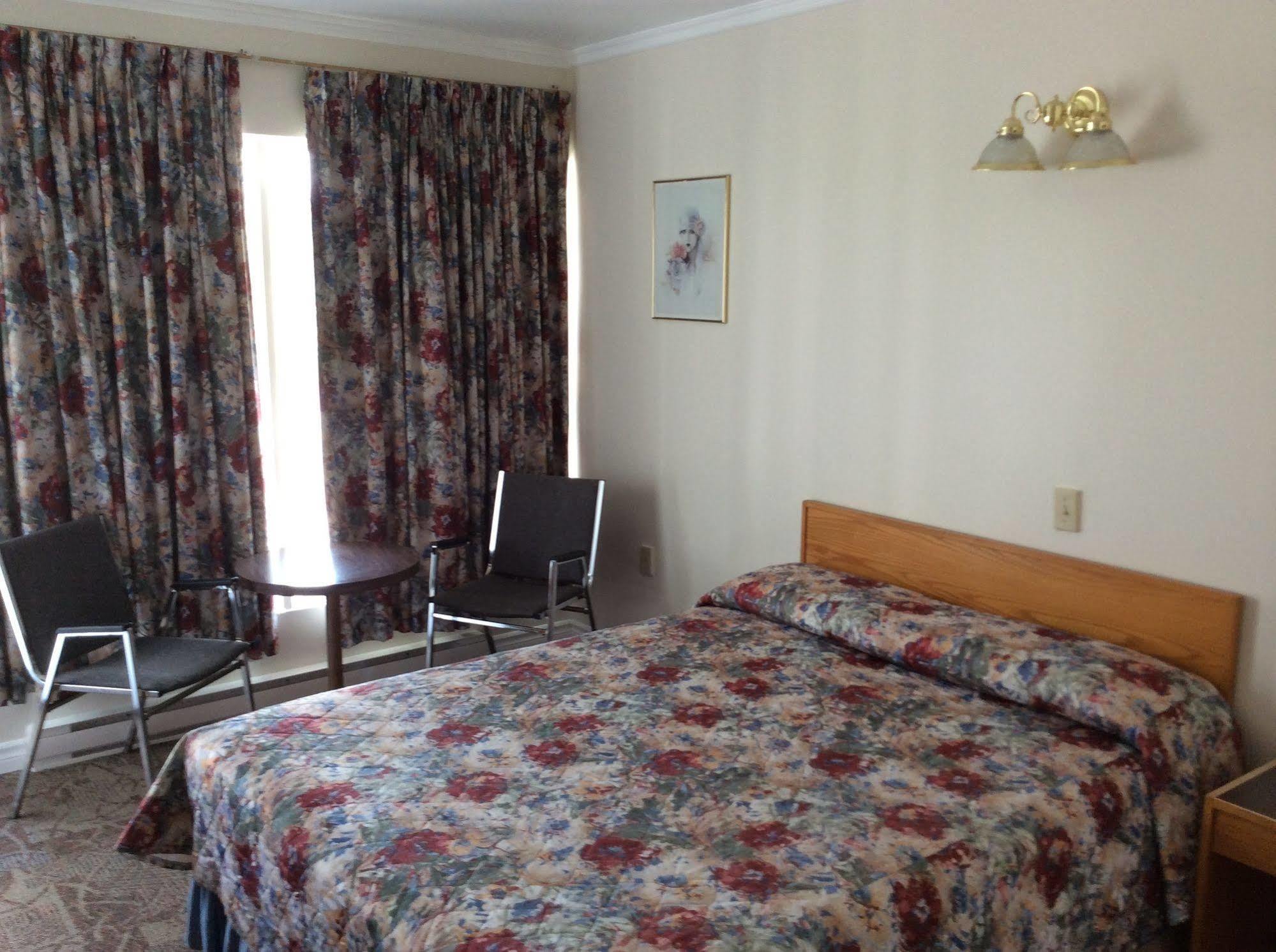 Embassy Motel Kingston Kültér fotó