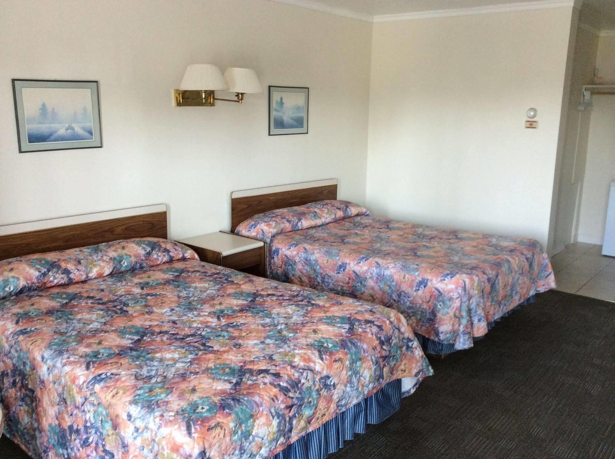 Embassy Motel Kingston Kültér fotó