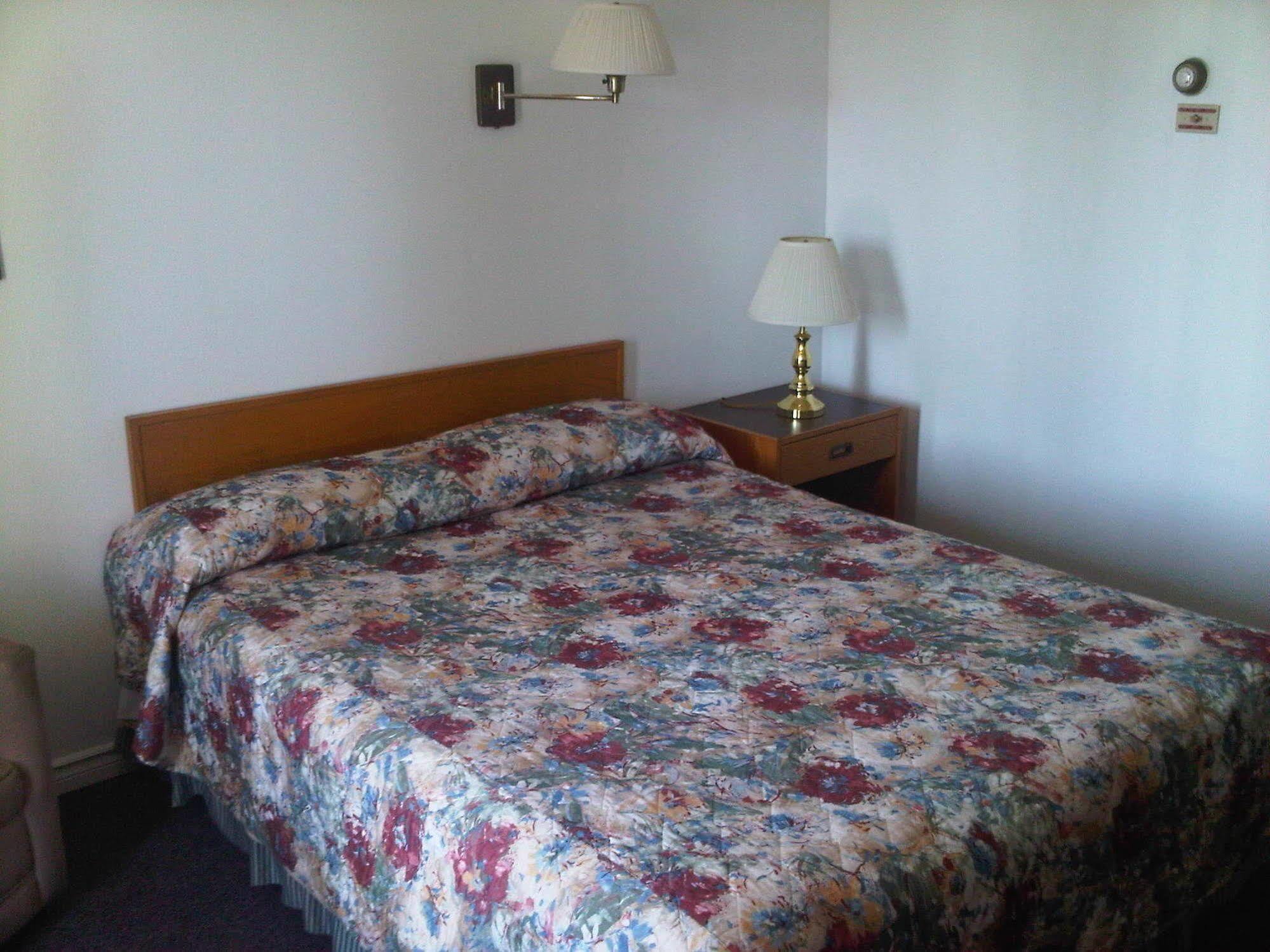 Embassy Motel Kingston Kültér fotó