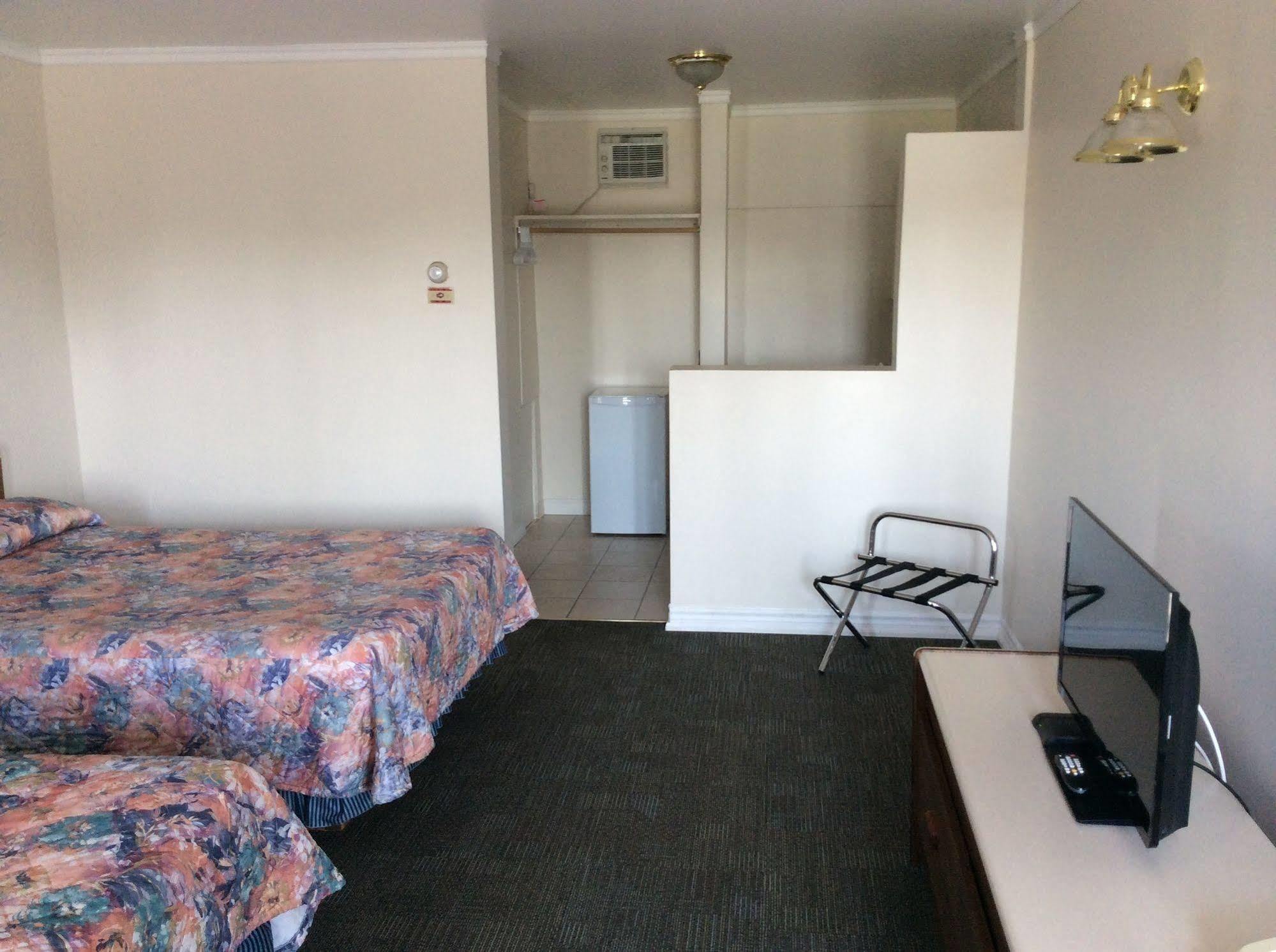 Embassy Motel Kingston Kültér fotó