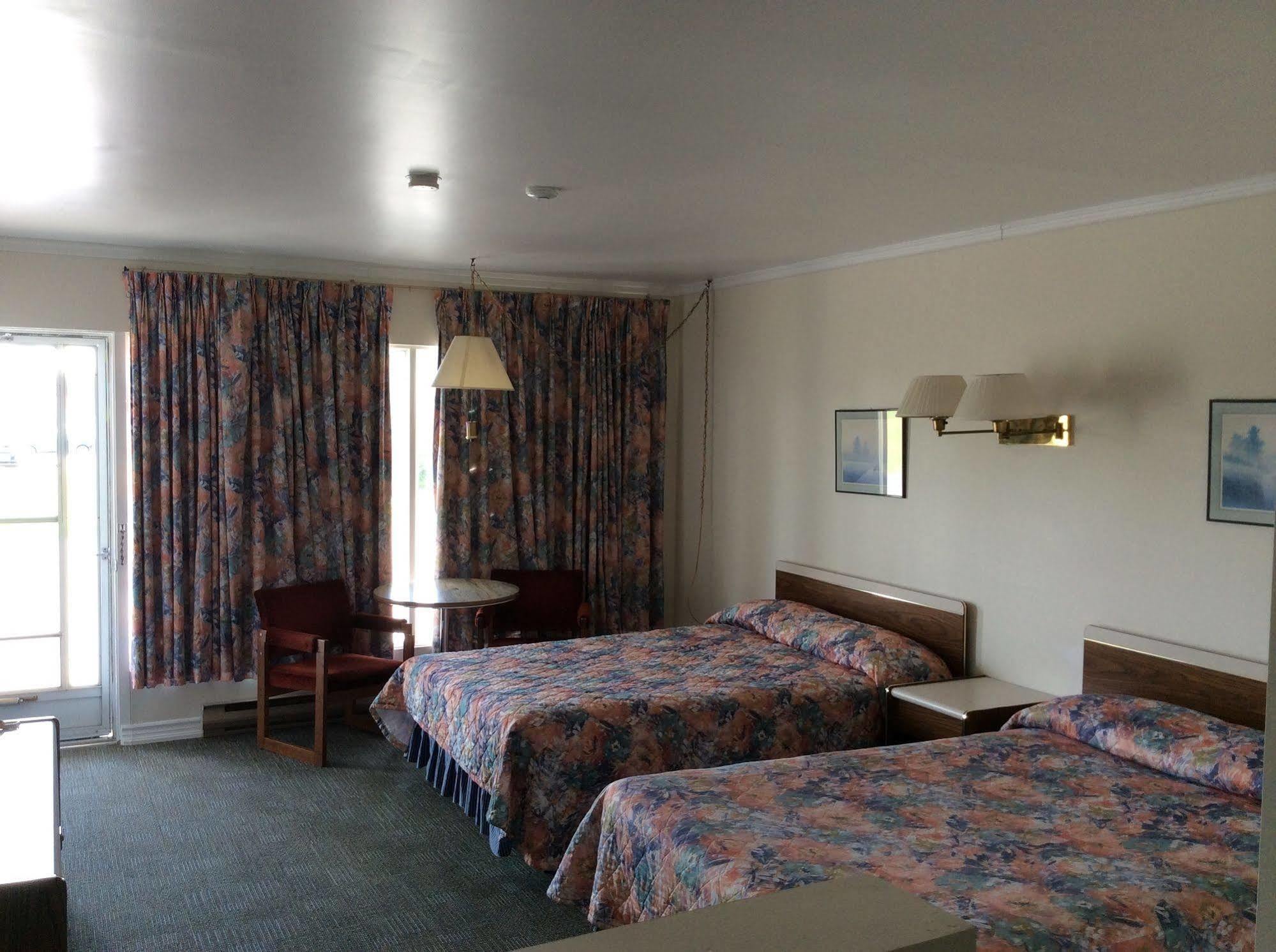 Embassy Motel Kingston Kültér fotó