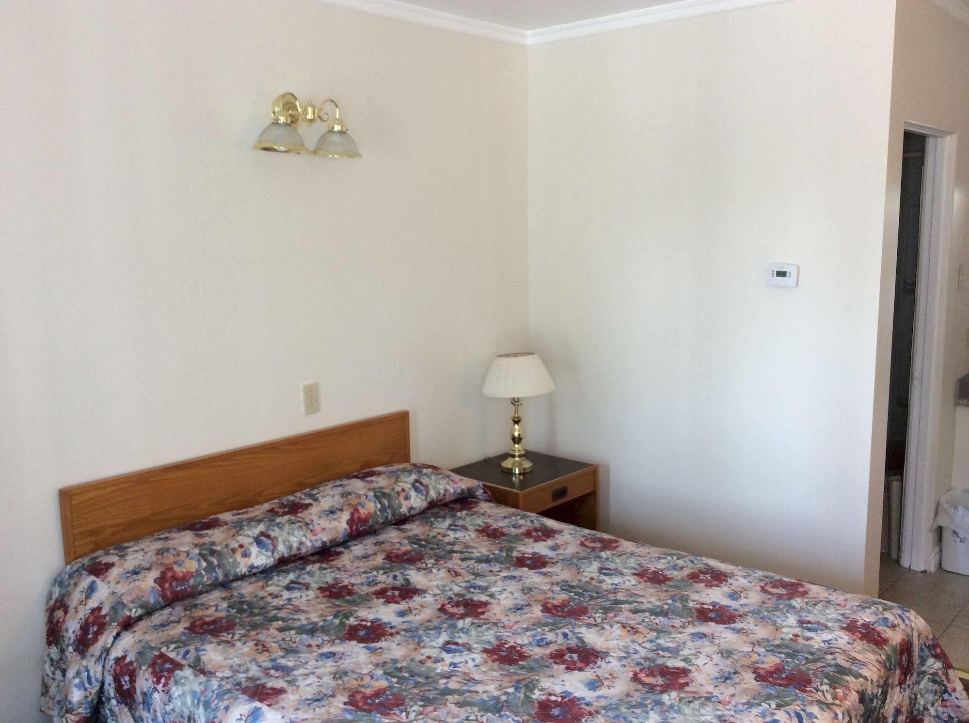 Embassy Motel Kingston Kültér fotó